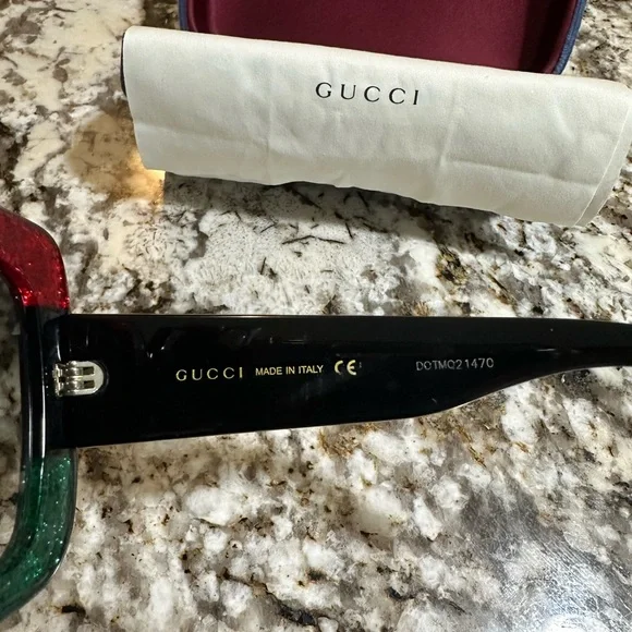 ‼️SOLD ‼️- Gucci Red and Green Designer Sunglasses - Picture 5 of 12